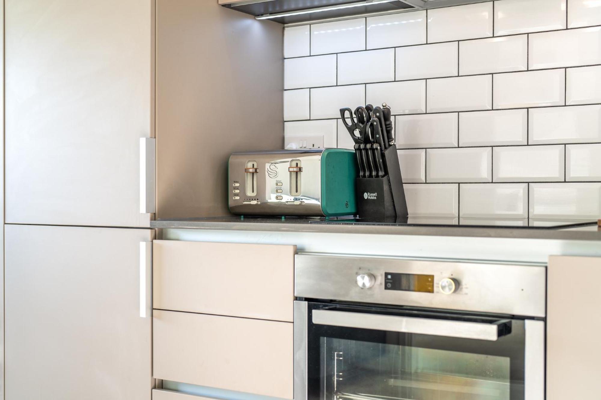 Luxury 1 Bedroom Serviced Apartment With Roof Terrace & Gym Stevenage Luaran gambar