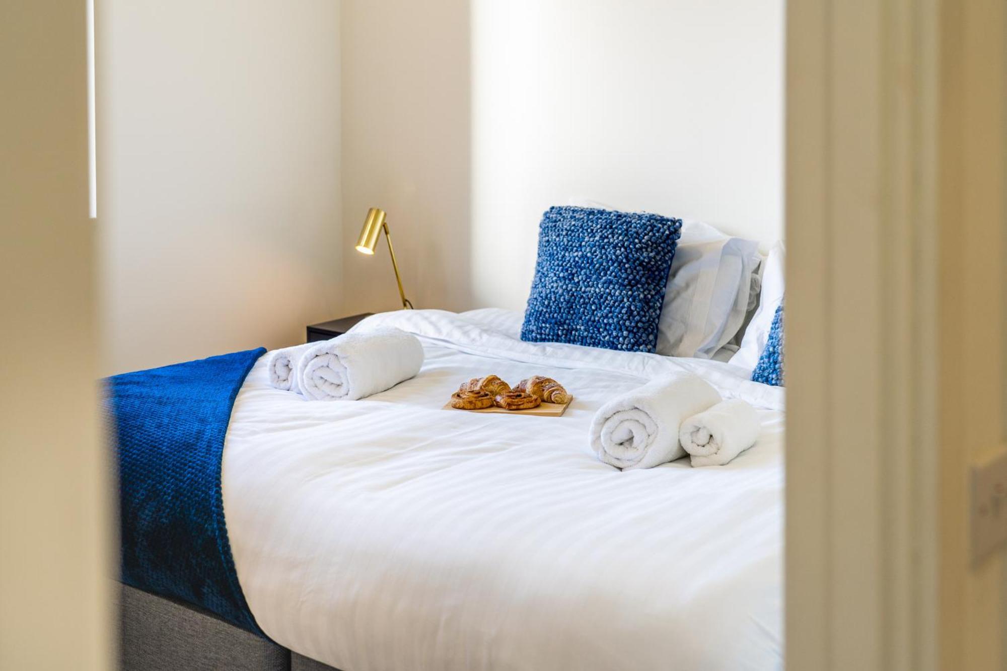 Luxury 1 Bedroom Serviced Apartment With Roof Terrace & Gym Stevenage Luaran gambar