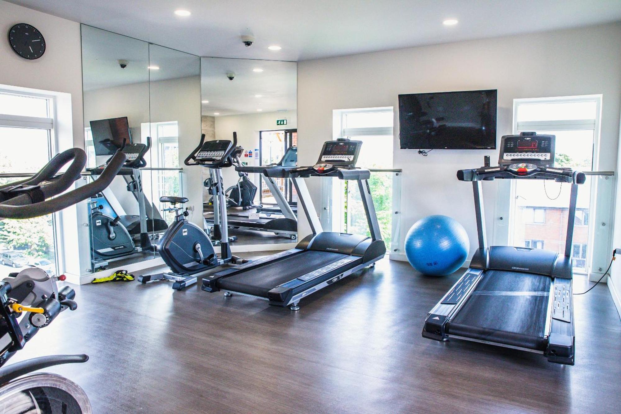 Luxury 1 Bedroom Serviced Apartment With Roof Terrace & Gym Stevenage Luaran gambar