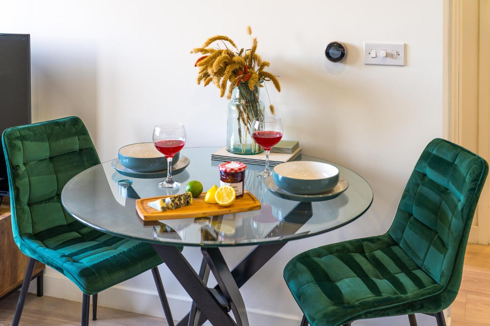Luxury 1 Bedroom Serviced Apartment With Roof Terrace & Gym Stevenage Luaran gambar
