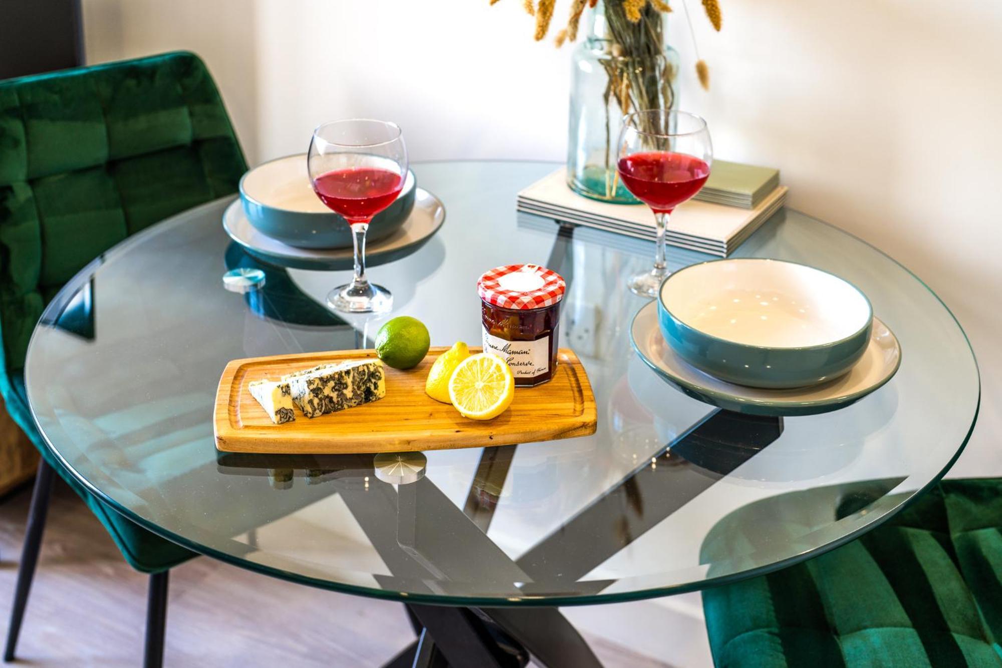 Luxury 1 Bedroom Serviced Apartment With Roof Terrace & Gym Stevenage Luaran gambar