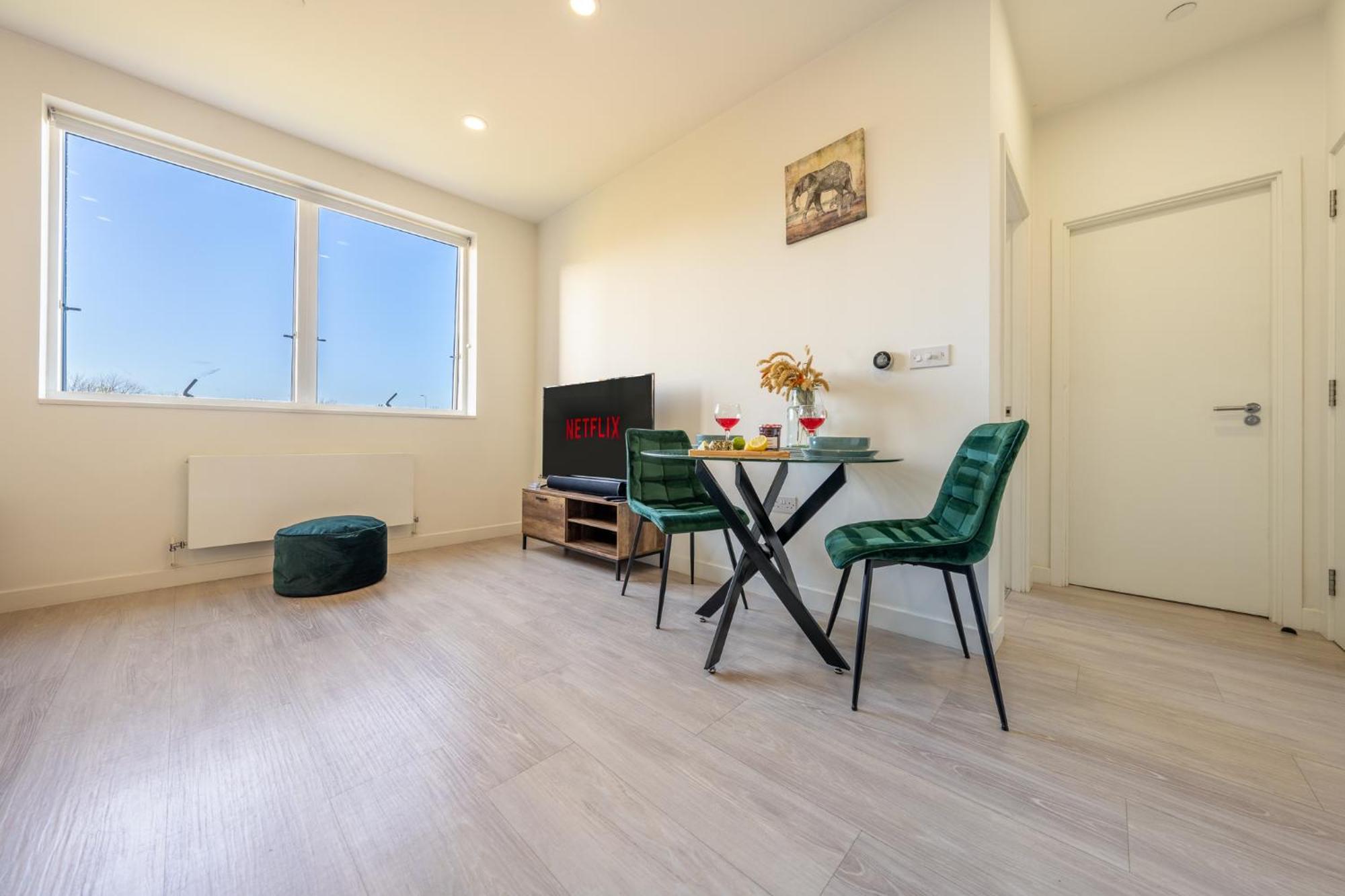 Luxury 1 Bedroom Serviced Apartment With Roof Terrace & Gym Stevenage Luaran gambar
