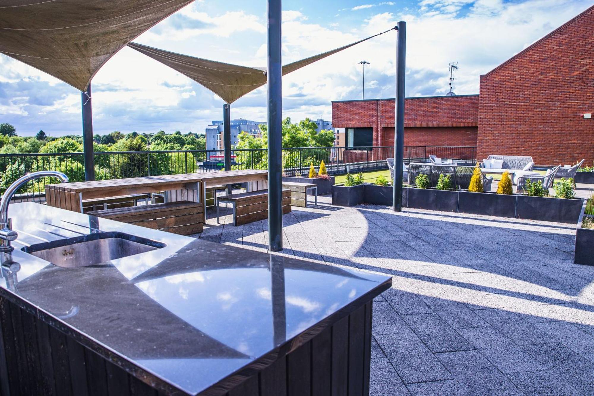 Luxury 1 Bedroom Serviced Apartment With Roof Terrace & Gym Stevenage Luaran gambar