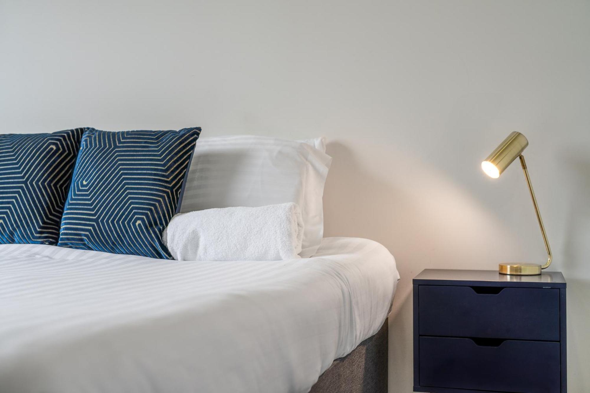 Luxury 1 Bedroom Serviced Apartment With Roof Terrace & Gym Stevenage Luaran gambar