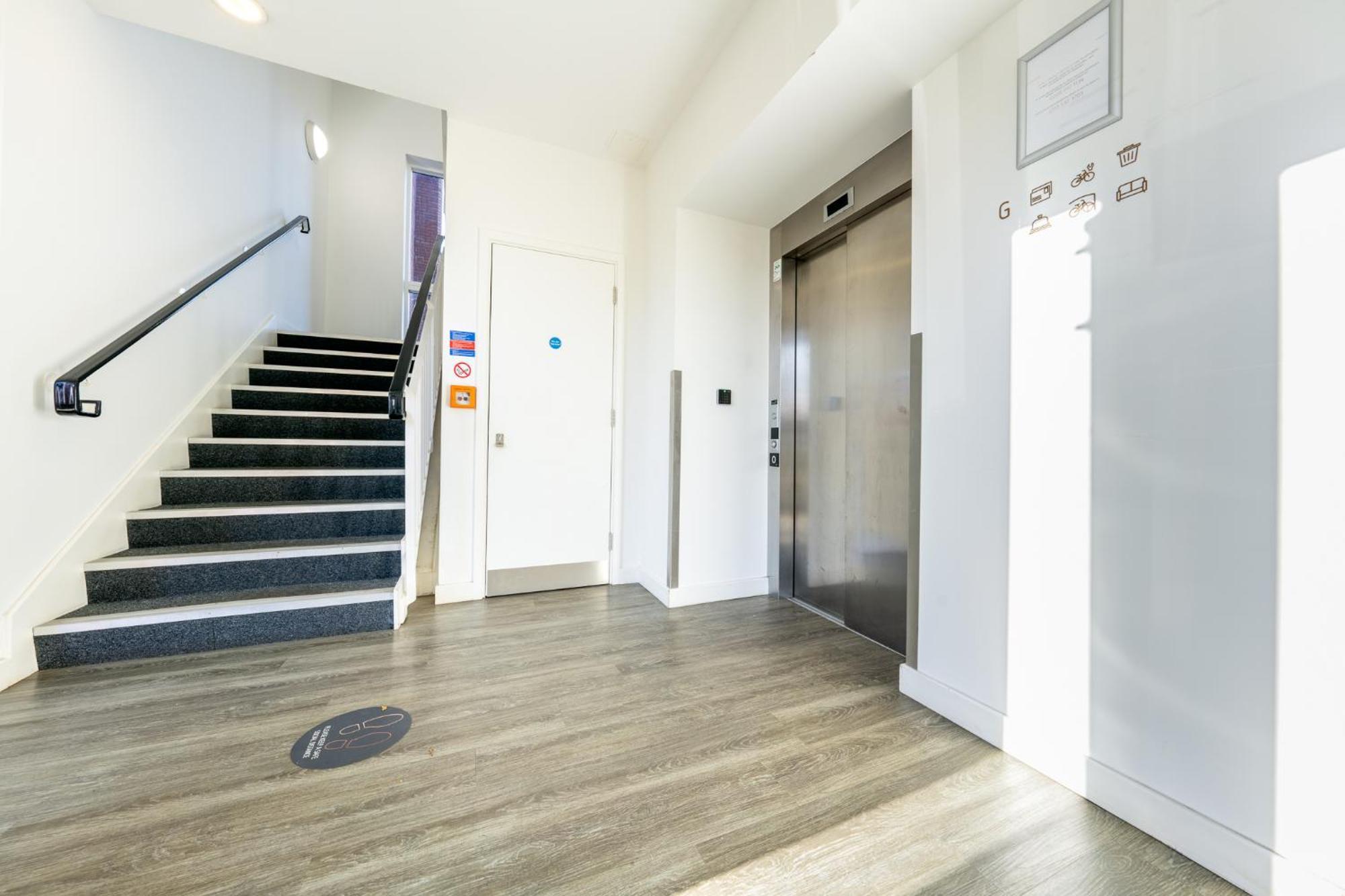 Luxury 1 Bedroom Serviced Apartment With Roof Terrace & Gym Stevenage Luaran gambar
