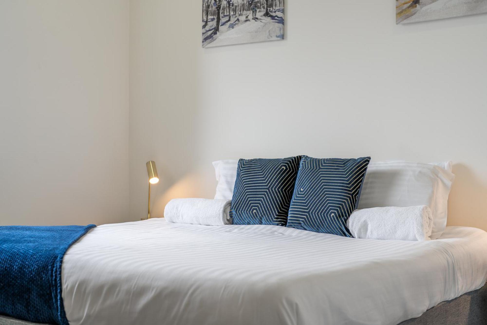 Luxury 1 Bedroom Serviced Apartment With Roof Terrace & Gym Stevenage Luaran gambar