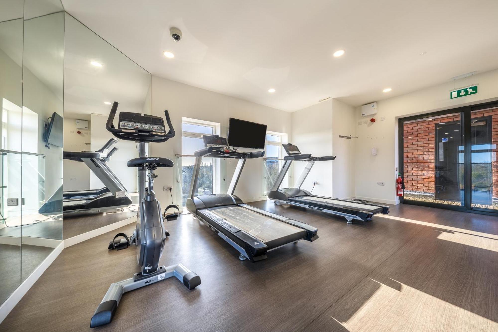 Luxury 1 Bedroom Serviced Apartment With Roof Terrace & Gym Stevenage Luaran gambar