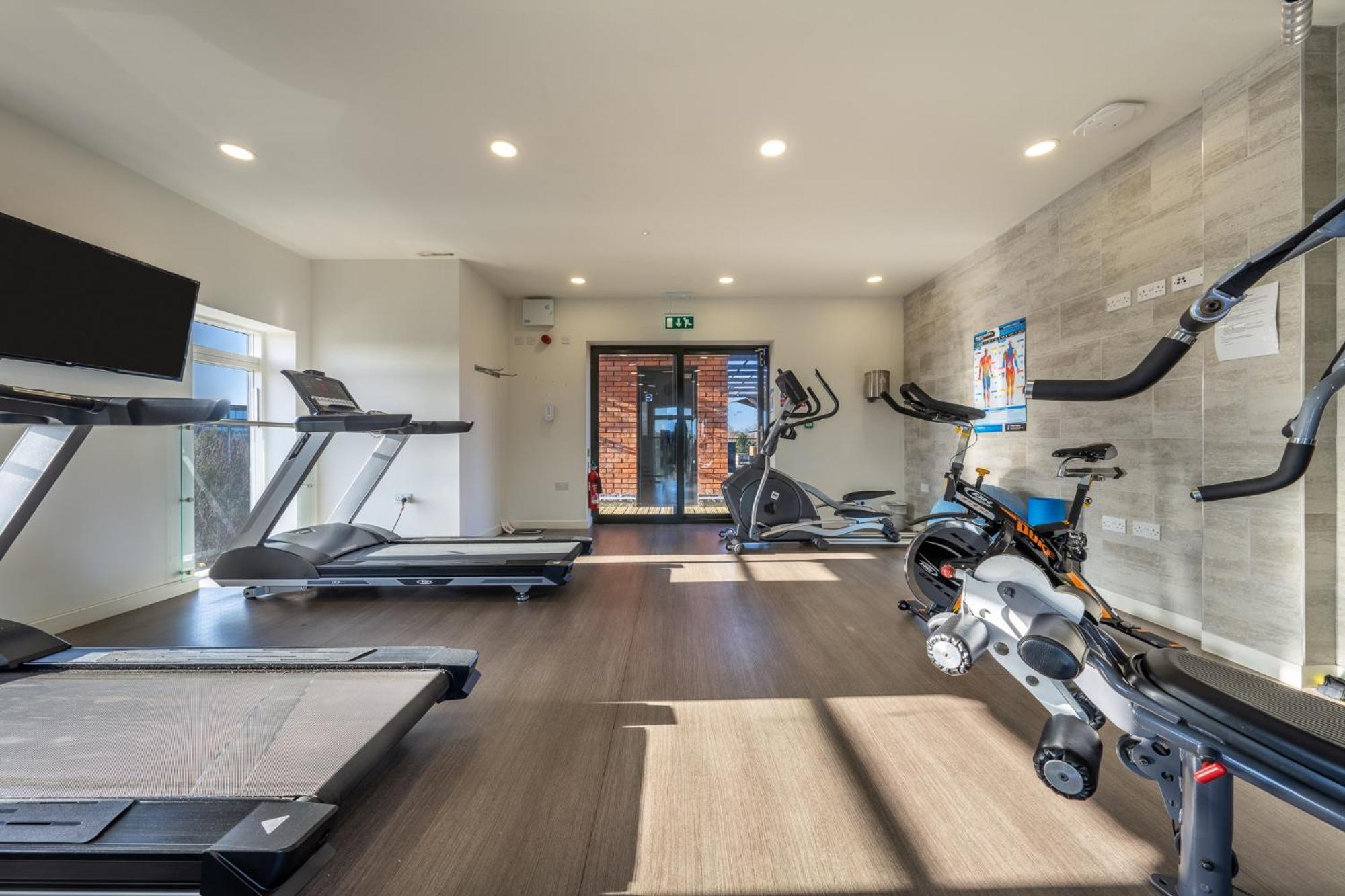 Luxury 1 Bedroom Serviced Apartment With Roof Terrace & Gym Stevenage Luaran gambar
