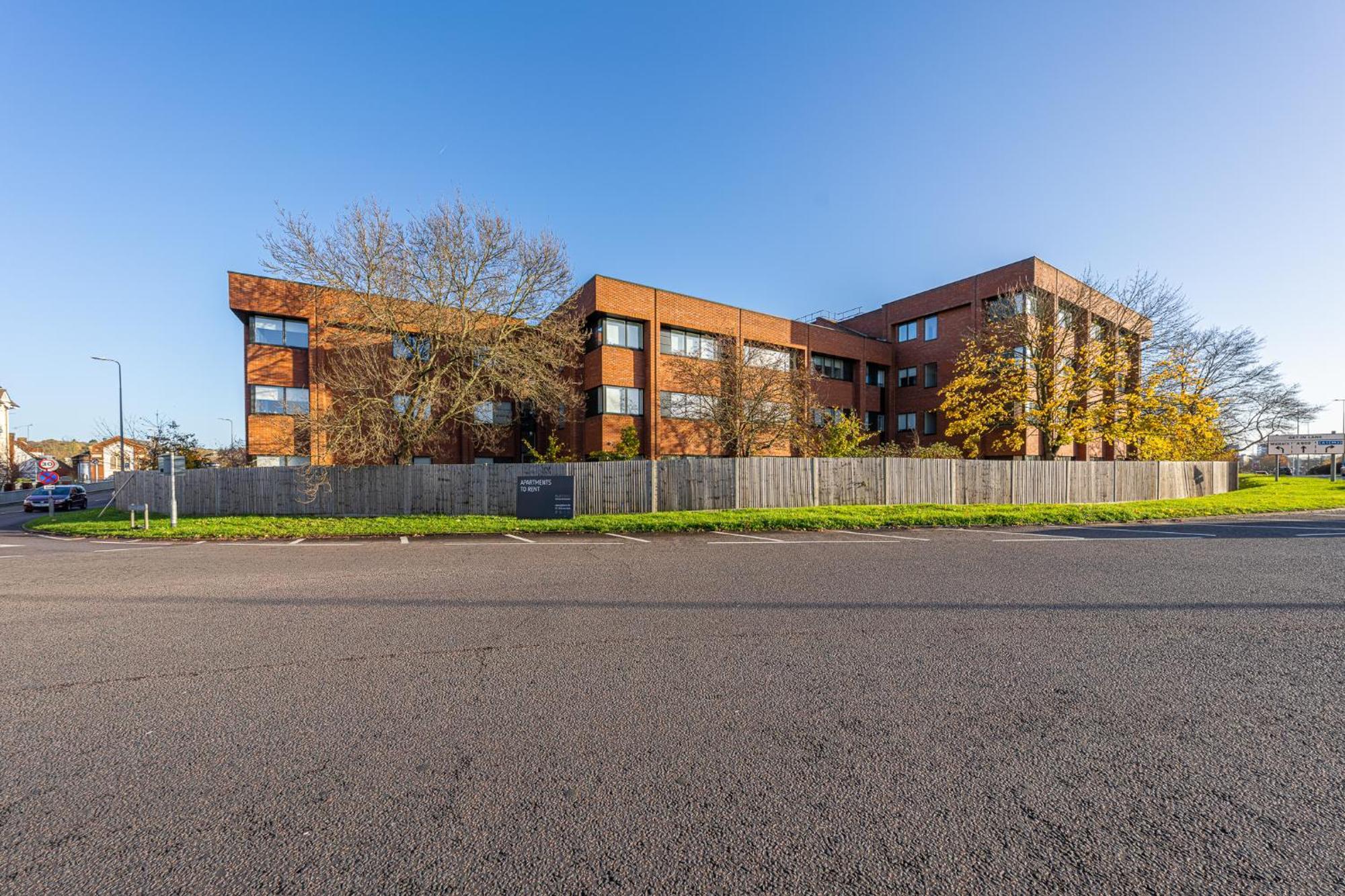Luxury 1 Bedroom Serviced Apartment With Roof Terrace & Gym Stevenage Luaran gambar
