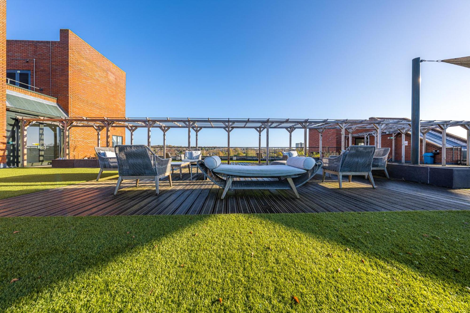 Luxury 1 Bedroom Serviced Apartment With Roof Terrace & Gym Stevenage Luaran gambar
