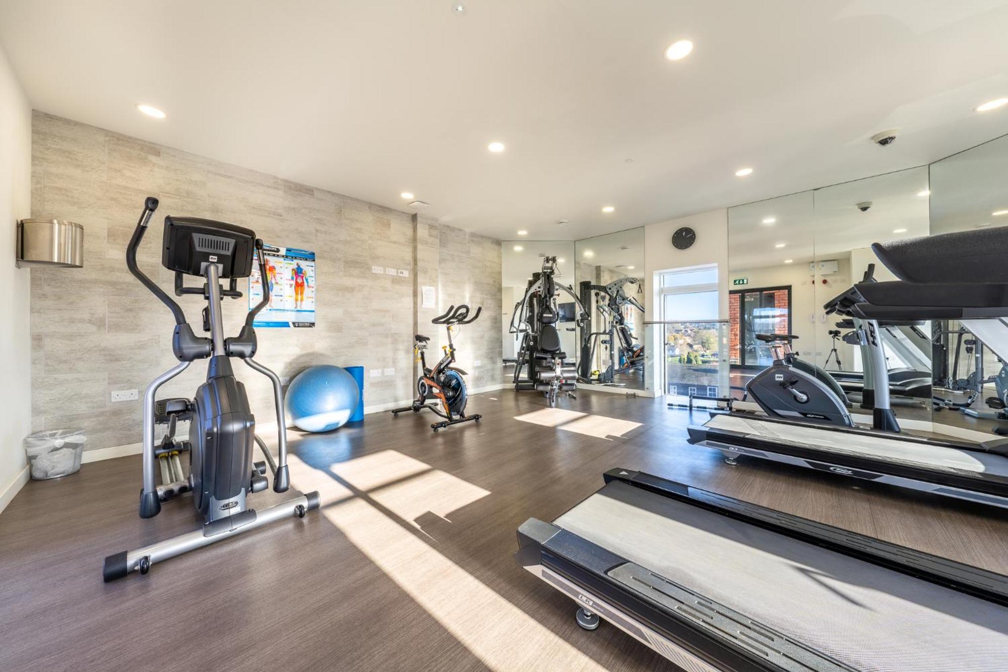 Luxury 1 Bedroom Serviced Apartment With Roof Terrace & Gym Stevenage Luaran gambar